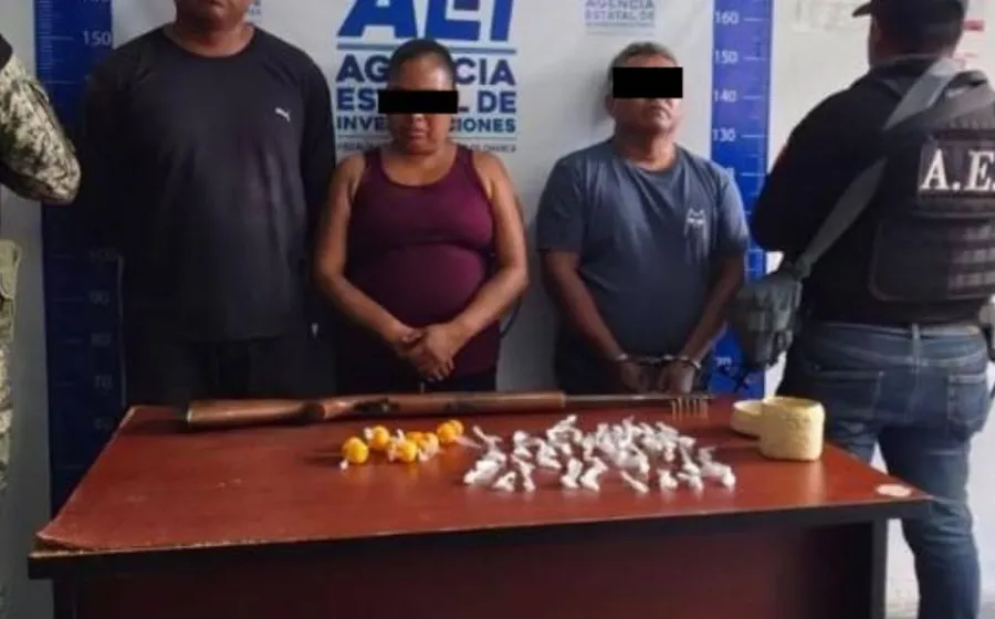 Cateos simultáneos en la Costa de Oaxaca dejan ocho personas detenidas y aseguramiento de presuntas drogas y armamento