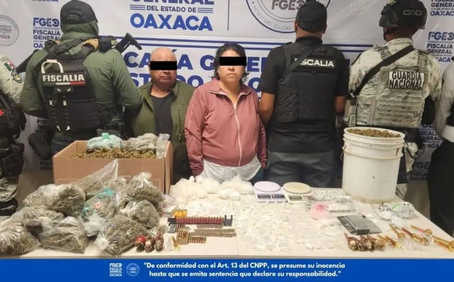 En cateo de Valles Centrales; aseguran armas, presuntas drogas y detienen a dos personas