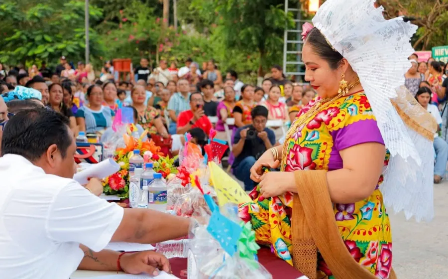 Juchitán vivió su primer Concurso de Trajes Regionales 