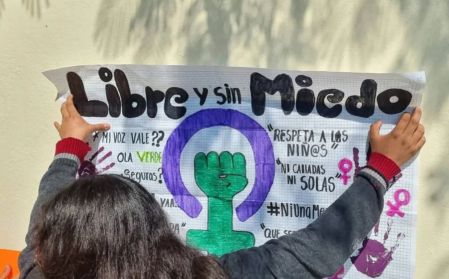 Alumnas exigen atención y respaldo, protestan en el COBAO de Huajuapan de León por acoso sexual. 
