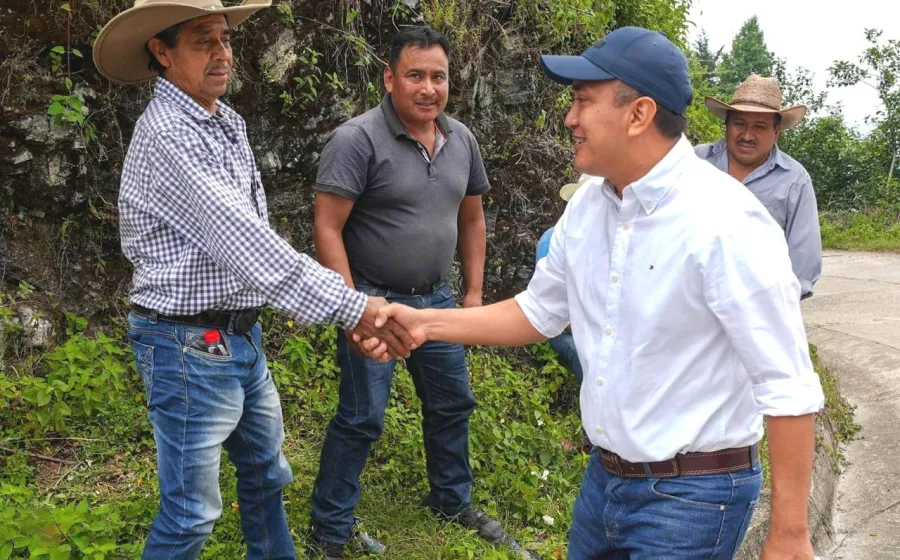 Nino Morales encabeza gira de trabajo por la Sierra Flores Magón