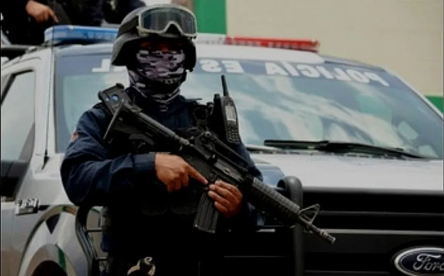 ExpoliciónTriada infernal / Amado Sanmartín Hernández / Para Valeria, la cuarta llamita.