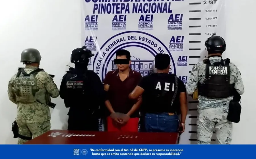 Fiscalía de Oaxaca ejecuta cateo en Pinotepa Nacional; aseguran presuntas dosis de droga y detienen a una persona