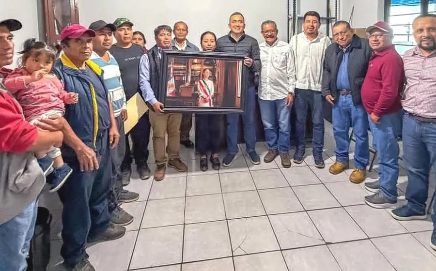 Nino Morales recorre comunidades de la Sierra Mixe