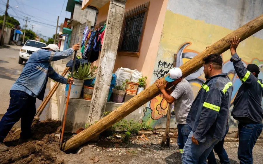 Mantiene gobierno juchiteco atención a fallas eléctricas y de alumbrado 