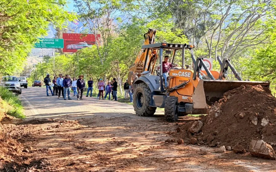 Después de más de siete meses, habitantes de Tlalixtac de Cabrera, reabrieron la carretera a Huayápam
