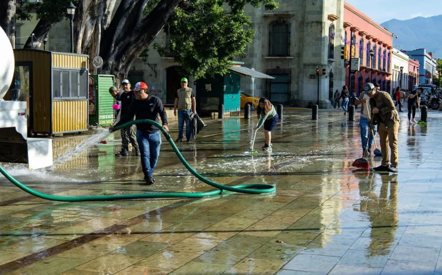 Realizan Mega Tequio en el Centro Histórico de Oaxaca de Juárez
