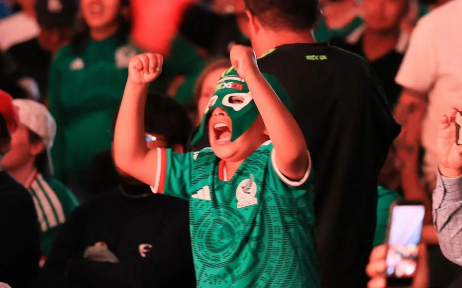 Gran fiesta futbolera en Oaxaca de Juárez tras el triunfo de México