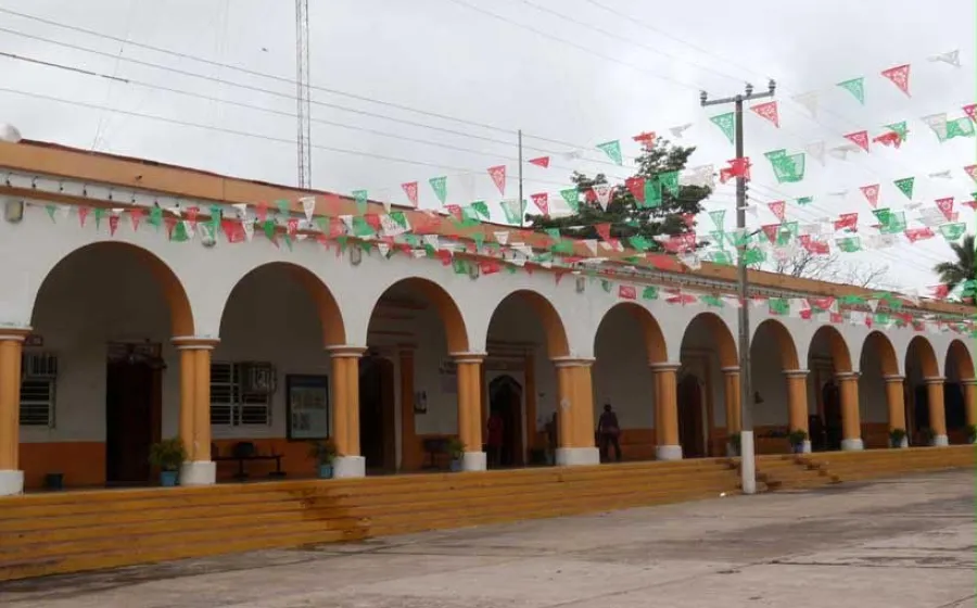 A vinculación a proceso en contra de cuatro personas por delito en materia electoral en casilla de San Juan Guichicovi