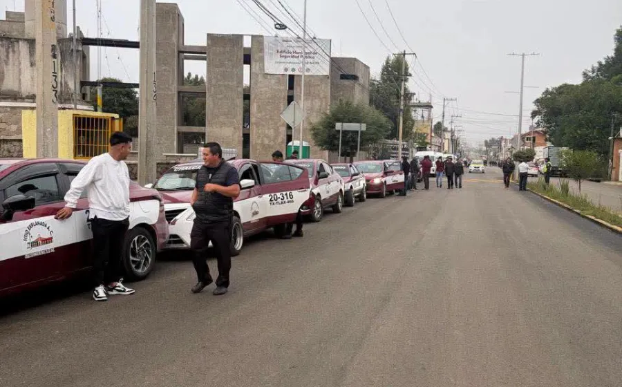 Transportistas de Tlaxiaco parten en marcha-caravana hacia la ciudad de Oaxaca