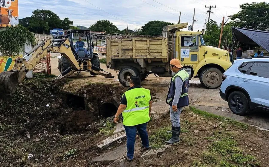 Continúan trabajos para reducir riesgos ante temporada de lluvias en Juchitán