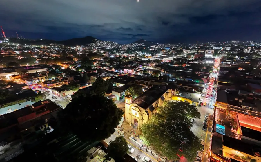 México Brilla ilumina templo de Jalatlaco, barrio mágico de Oaxaca