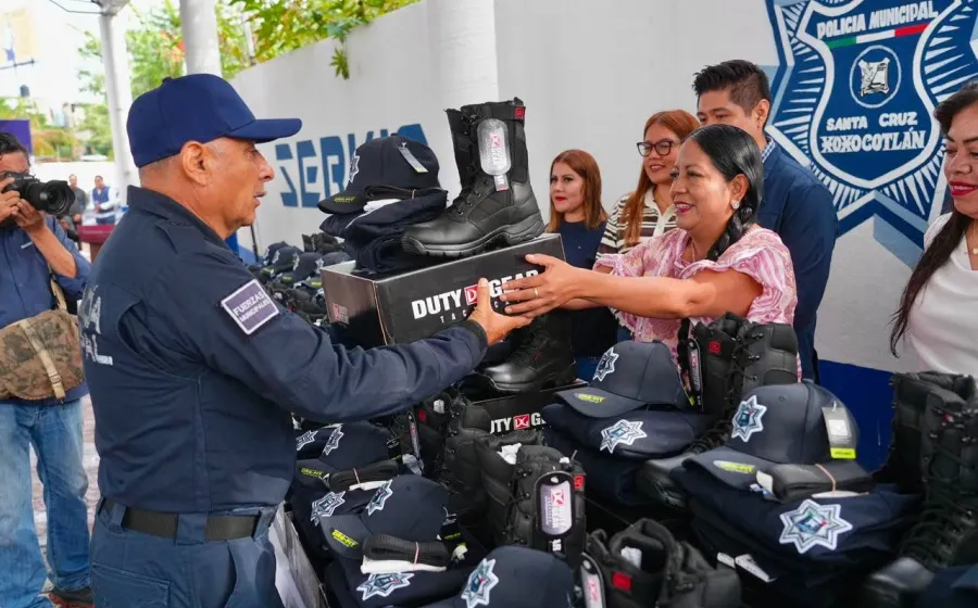 Nancy Benítez reconoce labor de corporaciones policiales; las convoca a servir con honor y dignidad
