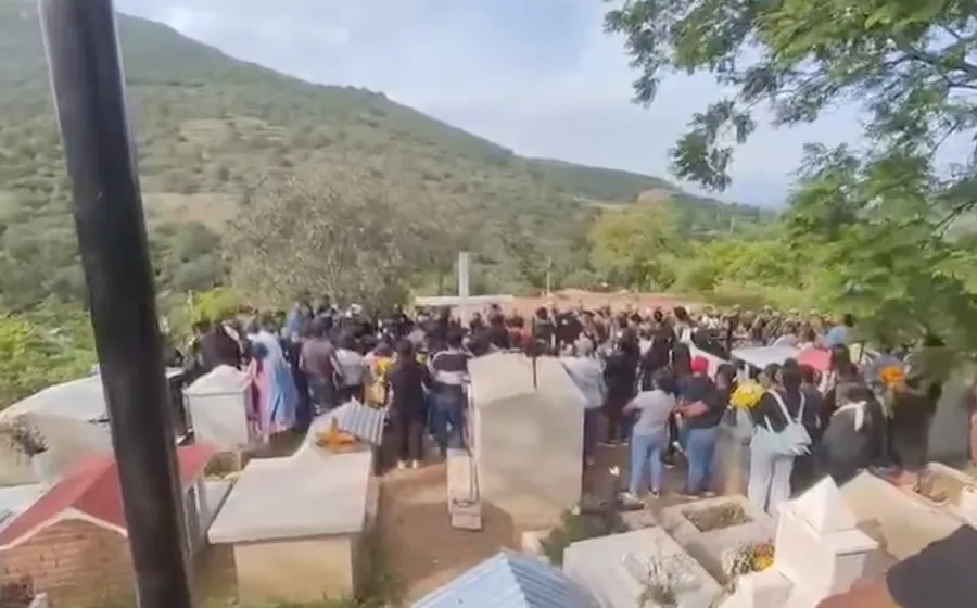 Despiden en San Miguel Yogovana al alcalde que perdió la vida en cumplimiento de su deber