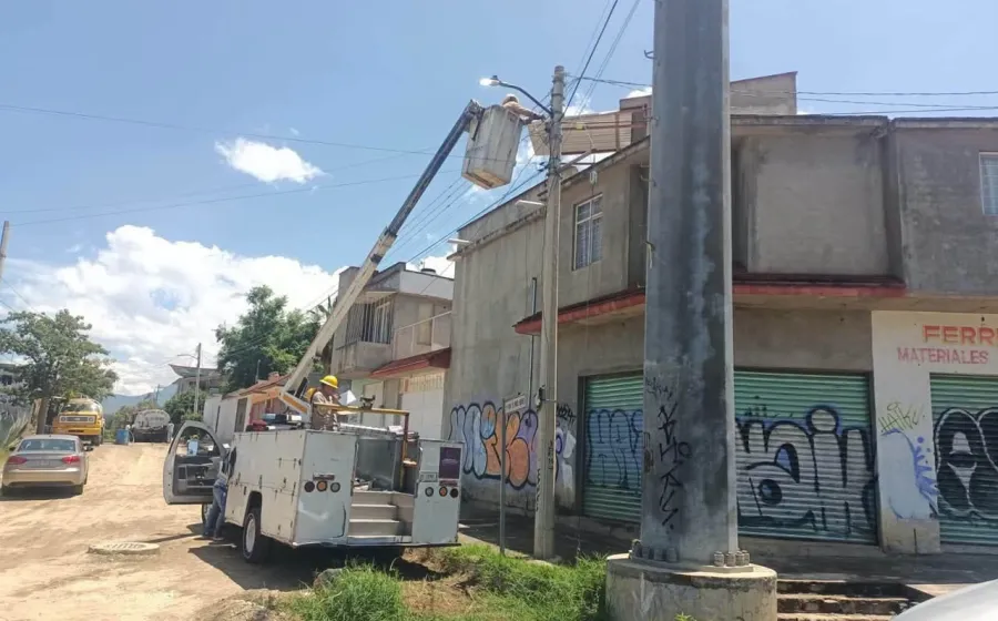 Municipio de Oaxaca de Juárez rehabilita alumbrado público en Viguera, puente Bicentenario y Riveras del Atoyac