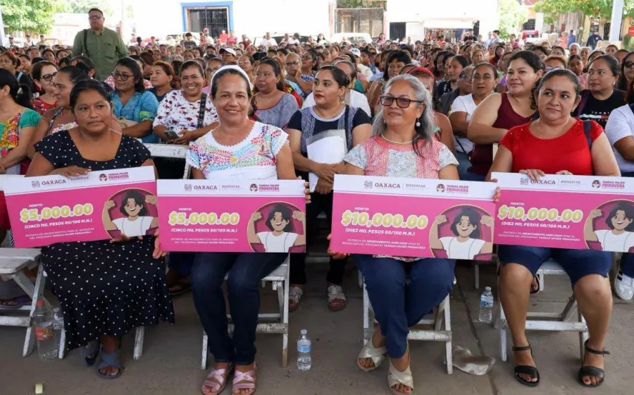 Sebienti entrega microcréditos