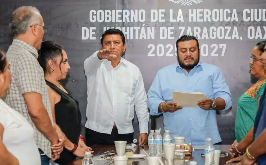 Cabildo juchiteco designa a Fernando Santos como nuevo secretario municipal