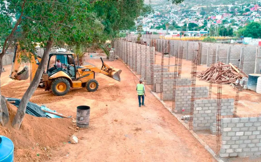 Ray Chagoya supervisa trabajos de rescate en el Parque del Amor