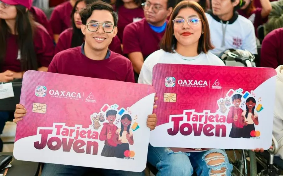 Entrega Salomón Jara Tarjetas Joven a más de mil 500 personas beneficiarias