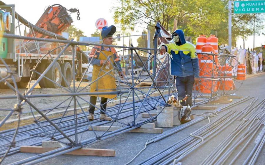 Supervisan construcción del Paso a Desnivel Monumento a Juárez