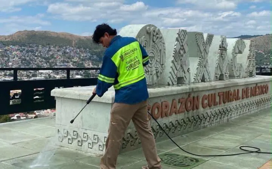 Con acciones constantes de limpieza, Oaxaca de Juárez avanza hacia una ciudad más limpia, segura y ordenada