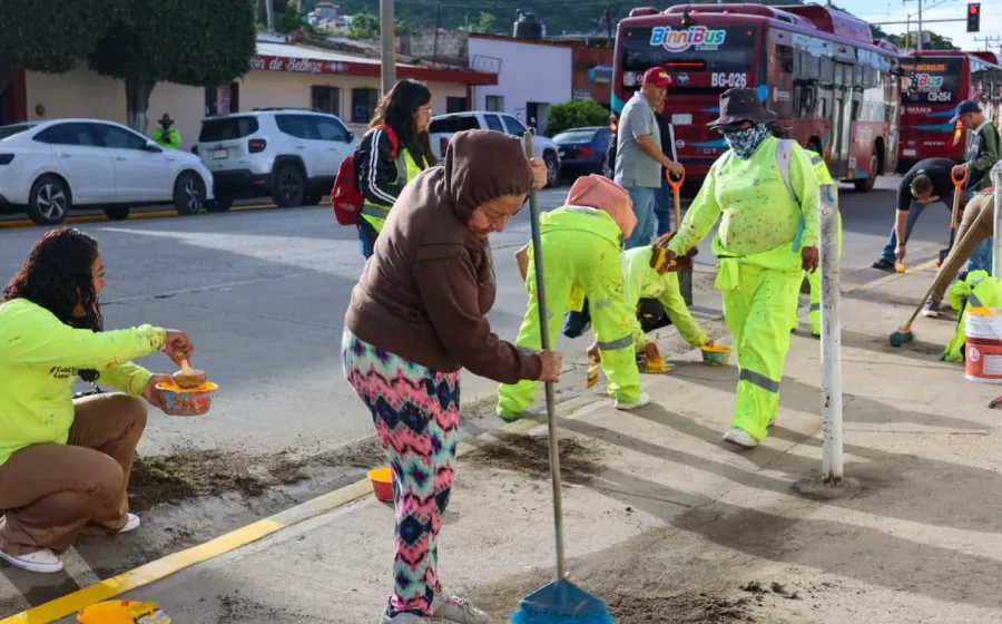 Con tequio vecinal, mejoran imagen urbana en el Ex Marquesado