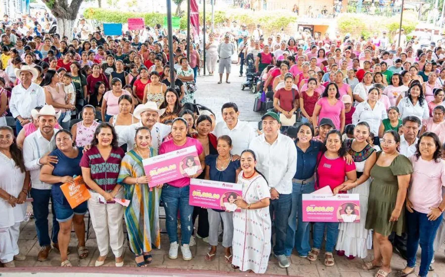 Mujeres de la Costa reciben impulso económico con Tarjetas Margarita Maza y Tandas Primavera
