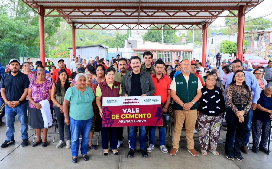 Ray Chagoya entrega materiales para mejorar el Ejido Guadalupe Victoria