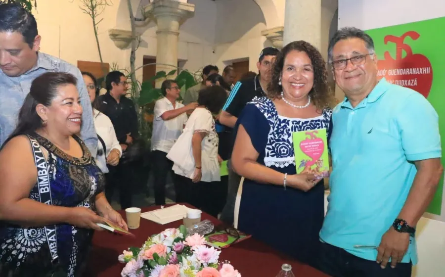 Una fiesta de palabras se vivió con la presentación del libro Poemas de amor traducidos al zapoteco: IEEPO