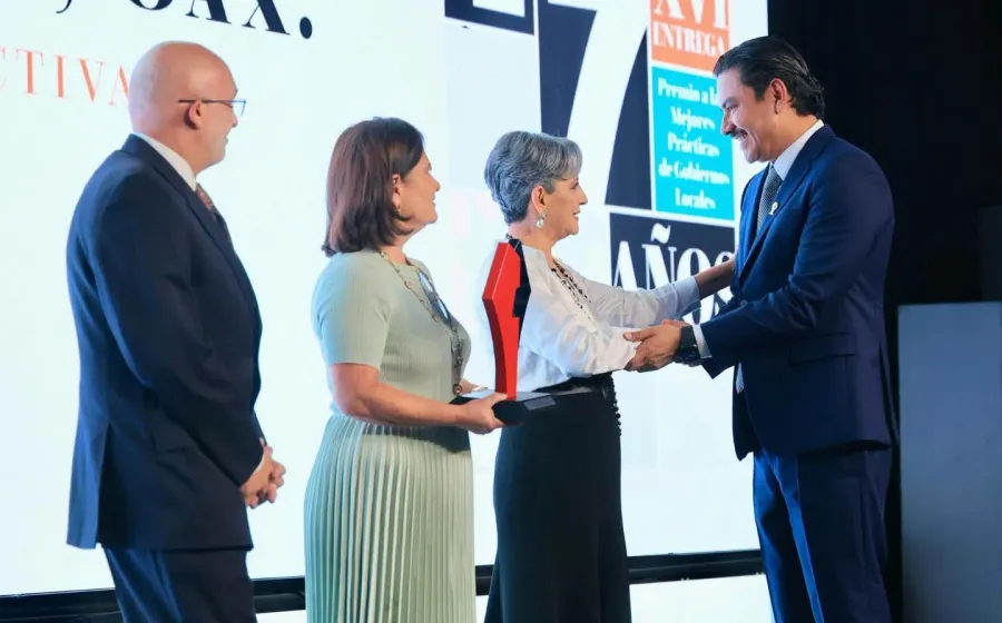 Ray Chagoya recibe Premio a las Mejores Prácticas de Gobiernos Locales por el programa Banco de Materiales