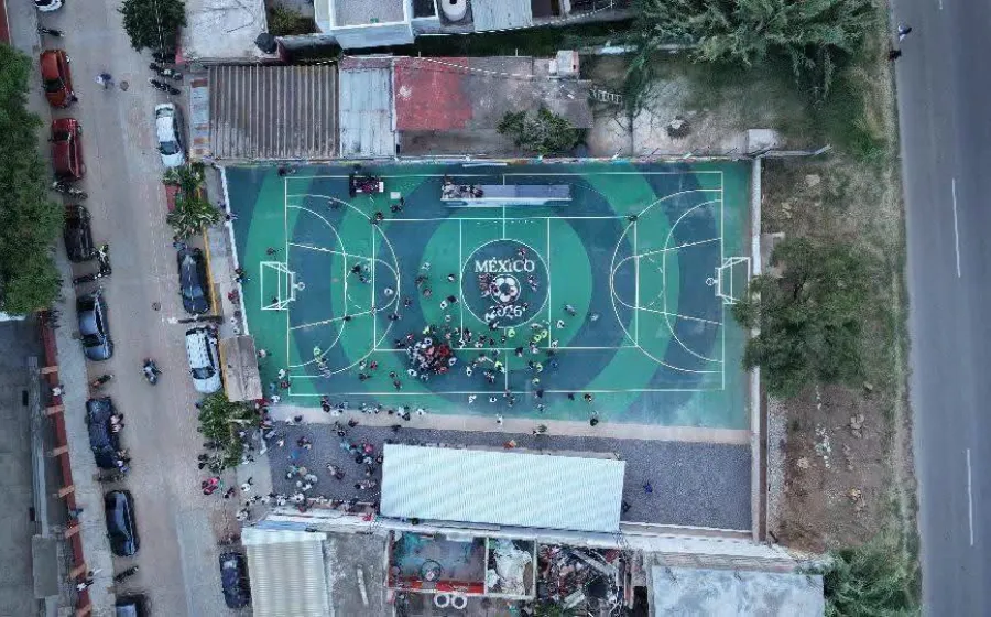 Ray Chagoya entrega cancha rehabilitada en Pueblo Nuevo