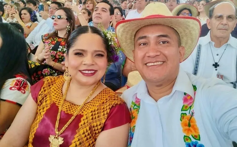 Destaca Nino Morales orgullo istmeño en vestido que portó la Presidenta en el Grito de Independencia