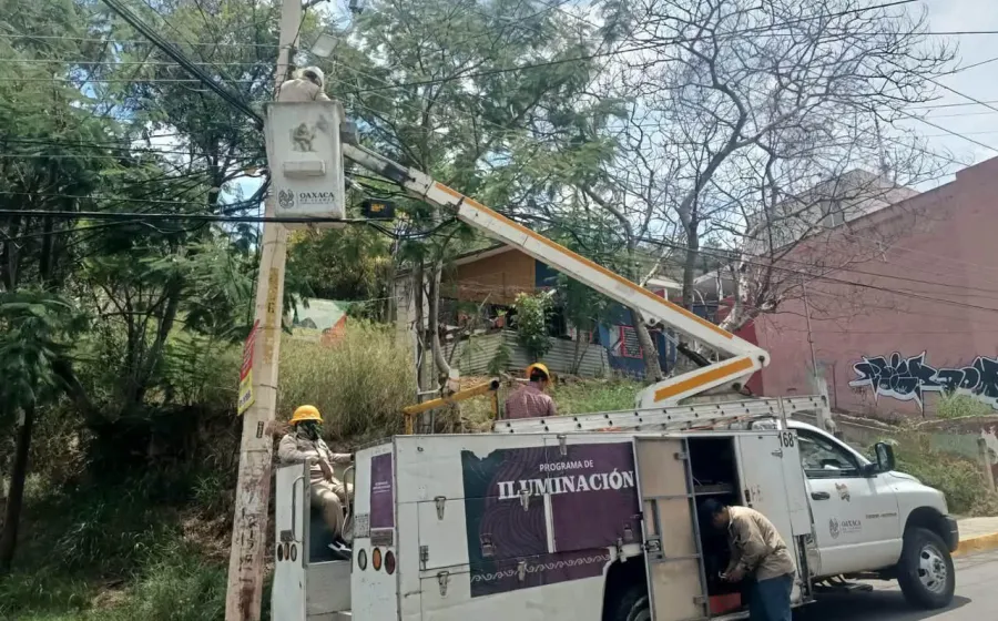 Oaxaca de Juárez fortalece la Ciudad Segura con la rehabilitación de luminarias 