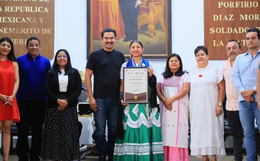 𝗥𝗲𝗰𝗼𝗻𝗼𝗰𝗲𝗻 𝗮 𝗠𝗮𝗿í𝗮 𝗙𝗲𝗿𝗻𝗮𝗻𝗱𝗮 𝗖𝗿𝘂𝘇 𝗟𝗼𝗿𝗲𝗻𝘇𝗼, 𝗗𝗶𝗼𝘀𝗮 𝗖𝗲𝗻𝘁𝗲𝗼𝘁𝗹 𝟮𝟬𝟮𝟲 𝗱𝗲 𝗢𝗮𝘅𝗮𝗰𝗮 𝗱𝗲 𝗝𝘂á𝗿𝗲𝘇