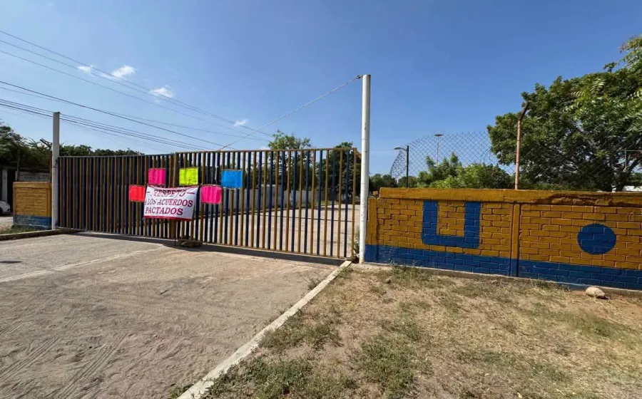 ¡20 días de protesta y nadie da la cara! Se agudiza el conflicto en la Preparatoria 4 de la UABJO.