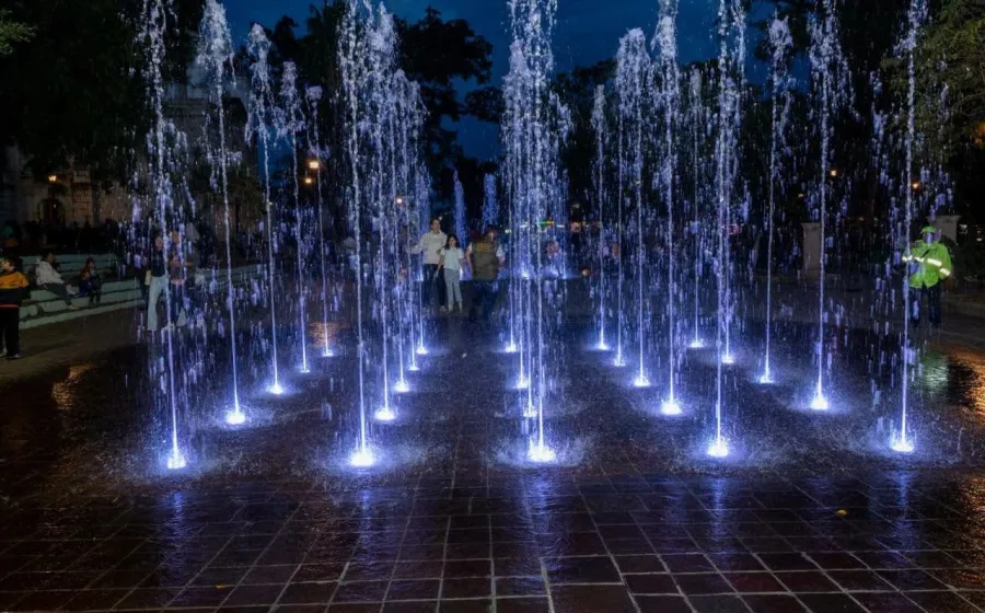 Las fuentes danzantes de el Paseo Juárez El Llano vuelven a tomar vida