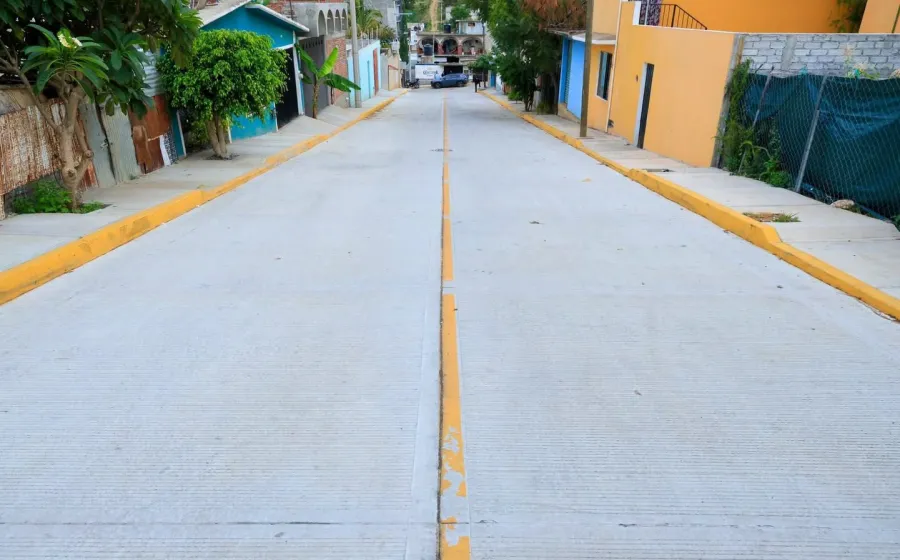 Ray Chagoya entrega obra de pavimentación en San Martín Mexicapam