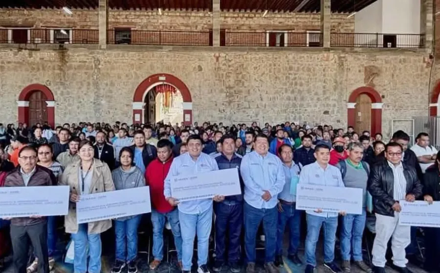 Concluye IEEPO entrega de incentivos REDES-SEP a docentes