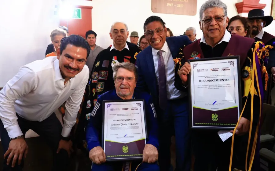 Cabildo de Oaxaca de Juárez reconoce 25 años de la Cuarentuna Universitaria