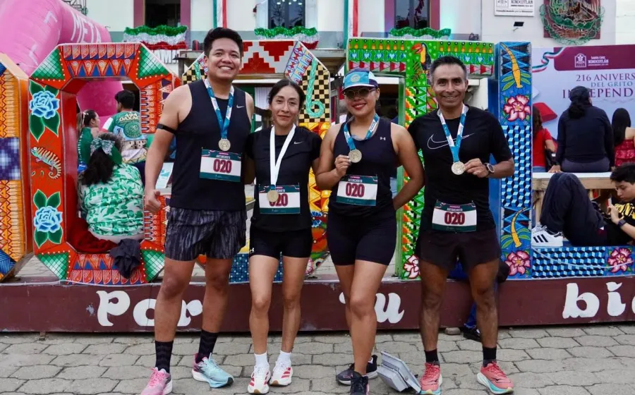 Carrera de Antorchas enciende el orgullo patrio en Xoxocotlán