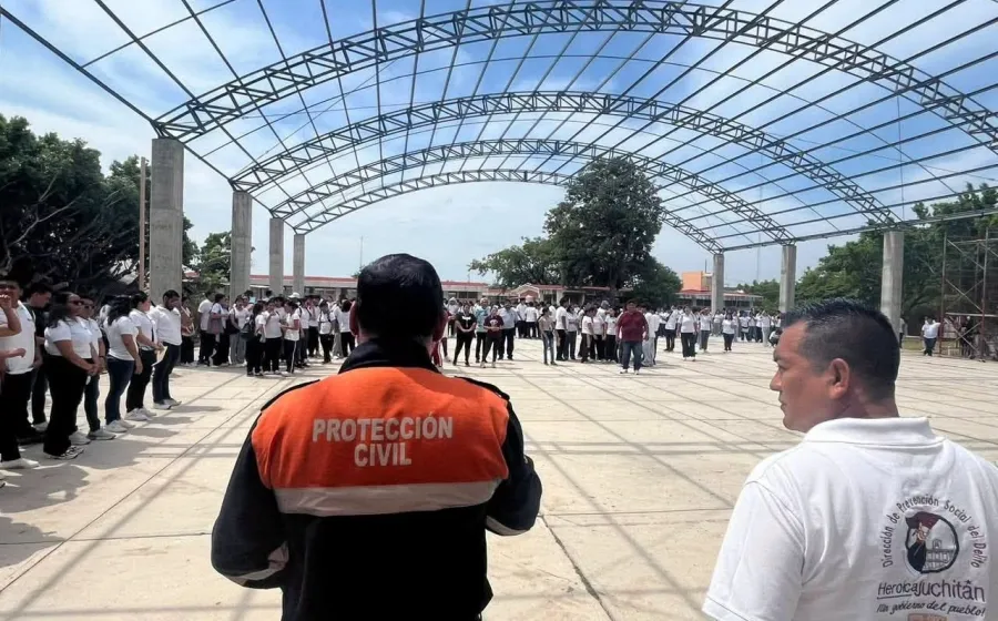 Adelantan simulacro de sismo en escuelas de Juchitán