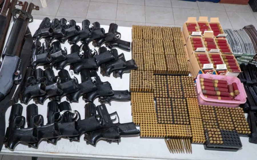 Refuerza Gabinete de Seguridad presencia interinstitucional con revista extraordinaria y retiro de armamento a policía de Juchitán