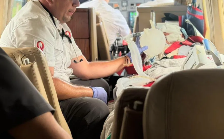 Ambulancia aérea del Gobierno Estatal traslada a Kevin a Estados Unidos, recibirá atención especializada por quemaduras