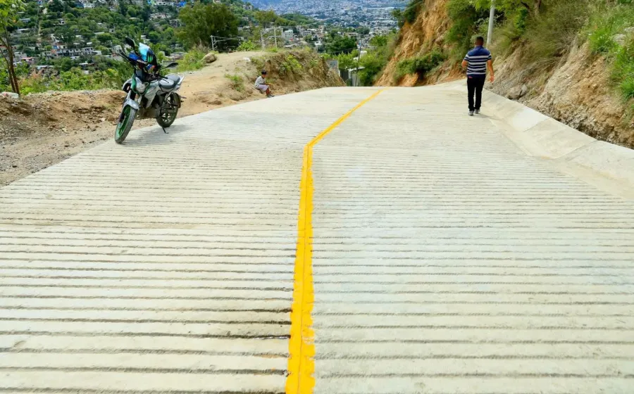 Banco de Materiales y trabajo vecinal hacen realidad nueva calle pavimentada en Santa Rosa Panzacola