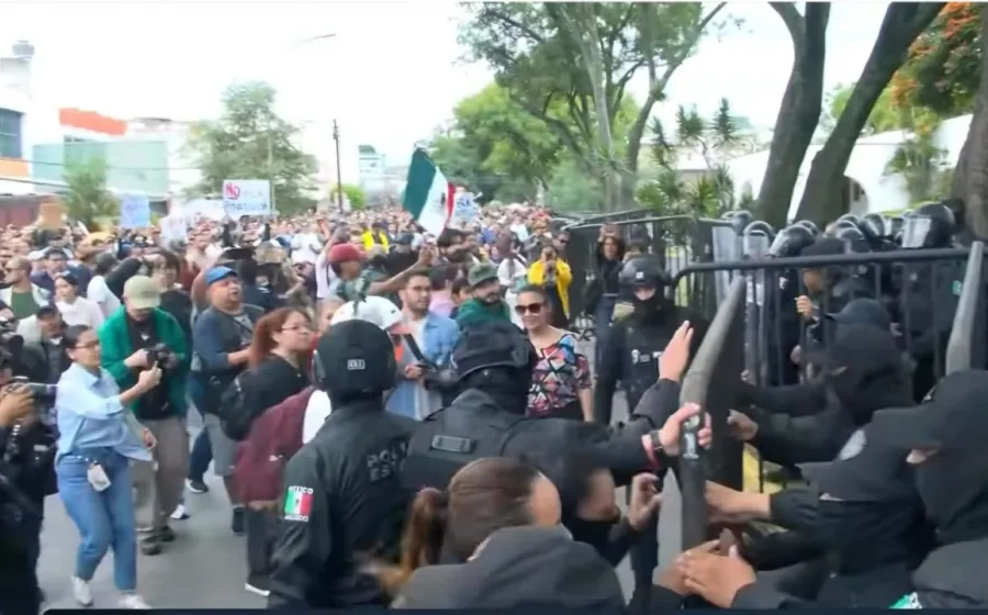 Movimiento Ciudadano  reprime a habitantes de Guadalajara por demandar agua