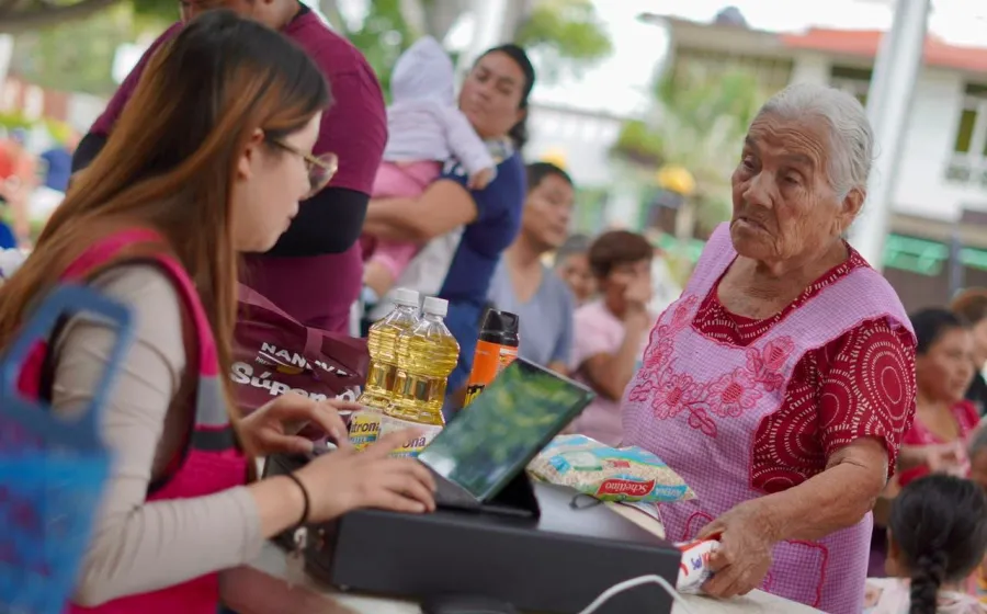 Tiendita Móvil Súper DIF apoya la economía familiar en La Raya y Los Ángeles