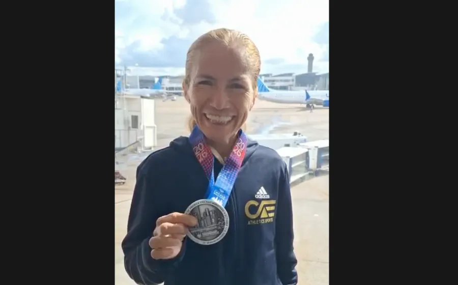 Con orgullo y determinación, la atleta oaxaqueña María Isabel Santiago Romero, originaria de Santiago Ixtaltepec, llevó el nombre de Oaxaca hasta el Maratón de Chicago 2026, una de las competencias más importantes a nivel mundial. Su participación en esta justa internacional fue posible gracias al respaldo de la #FundaciónNino, que refrenda así su compromiso de impulsar el talento deportivo oaxaqueño y abrir camino a quienes con esfuerzo y disciplina buscan cumplir sus sueños. Fundación Nino afirmó estar co