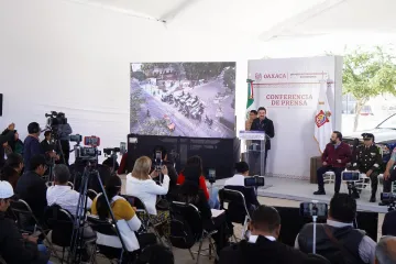 Firma Ray Chagoya convenio de Despliegue de Seguridad y Atención a las Causas de la Zona Metropolitana de Oaxaca