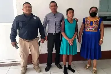 Policía de Juchitán localiza y reúne a joven extraviada con su familia