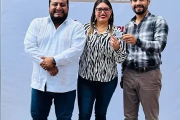 Reyna Alonso Carrasco recibe acreditación oficial como titular del DIF juchiteco